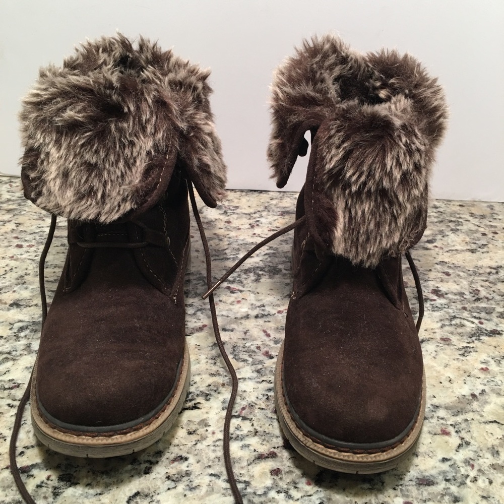 WANTED SZ 8 water resistant BROWN BOOT